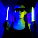 Fêtes et soirées Fluo : Comment La Lumière noire fonctionne pour donner cette fluorescence