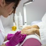 Interventions chirurgicales esthétiques : Comprendre les options et les soins postopératoires