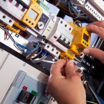 3 raisons de faire réviser régulièrement son installation électrique domestique