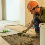 Quels travaux peut réaliser un carreleur à Arras ? (guide complet)