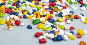 Performance industrielle : pourquoi les polymères techniques détrônent le métal dans les bureaux d’études Commerce et services